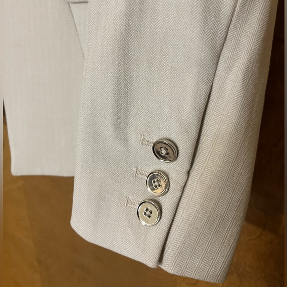 Light Tan White House Black Market Blazer - Picture 5 of 8